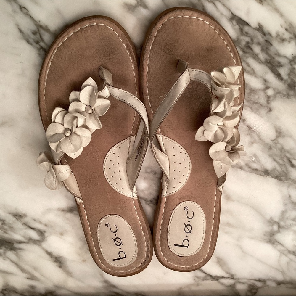 B.Ø.C Flower design Sandals size 8 softly worn